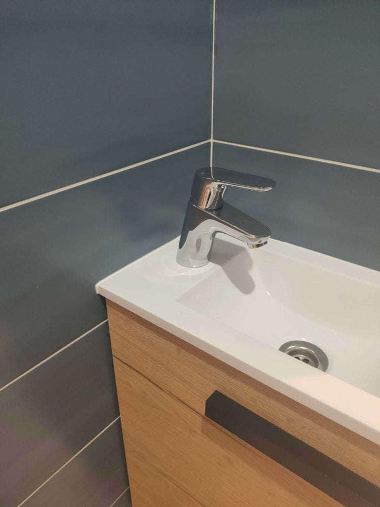 Sanitaires rénovés du restaurant à Douvaine