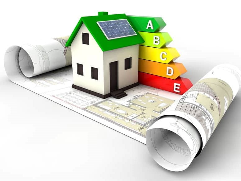 Modélisation 3D d’une maison avec plans et étiquette énergétique, illustrant un projet de rénovation après audit énergétique dans le Chablais.
