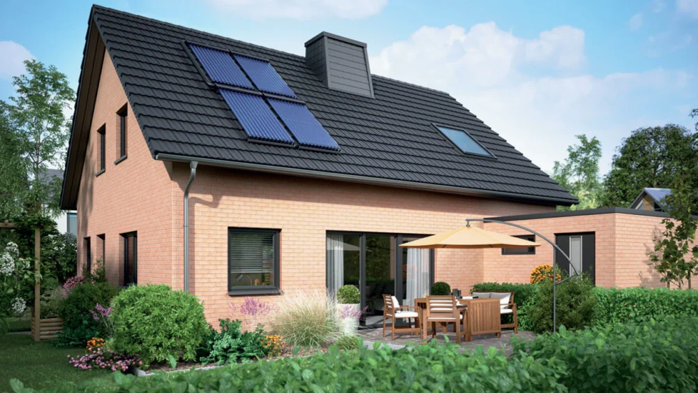 Maison individuelle avec panneaux solaires thermiques intégrés à la toiture