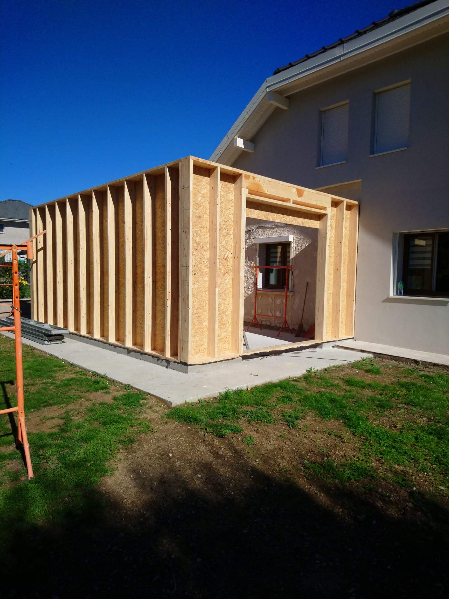 structure bois extension maison en construction à Douvaine