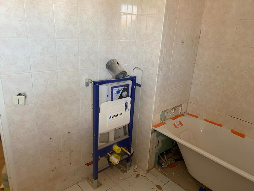 Salle de bains pendant la rénovation Douvaine