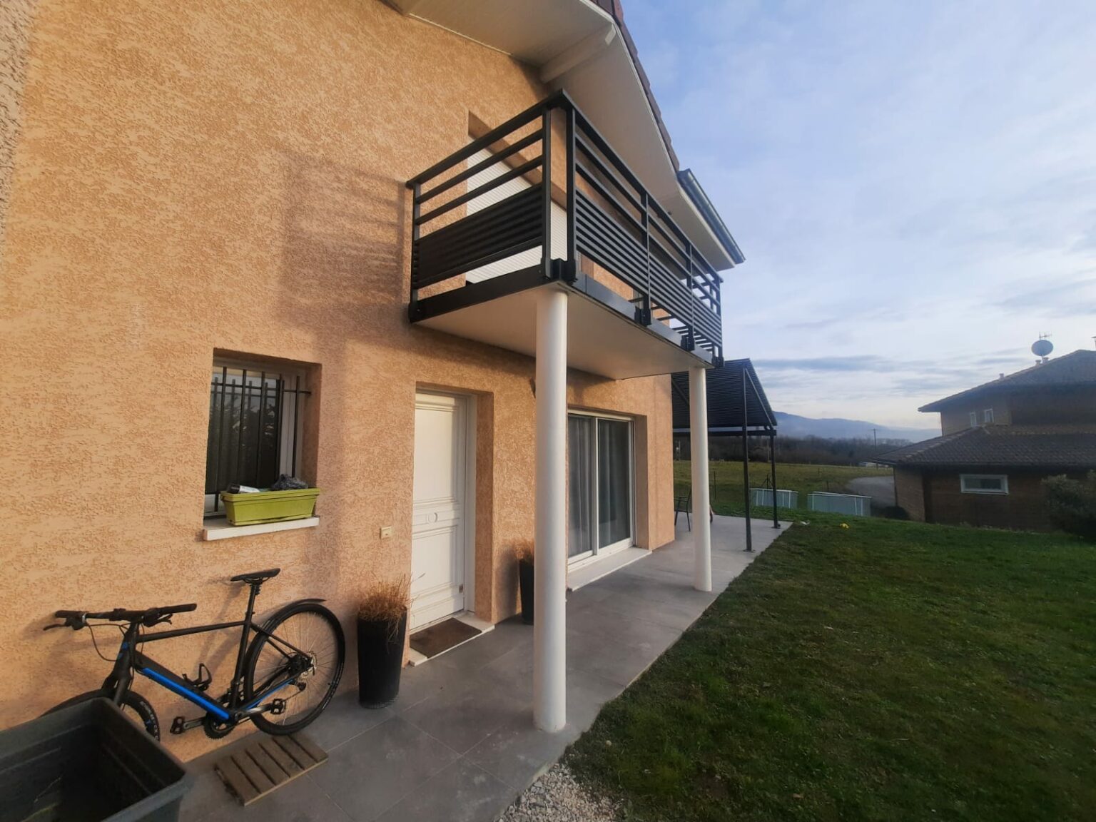 Balcon après rénovation à Bons-en-Chablais