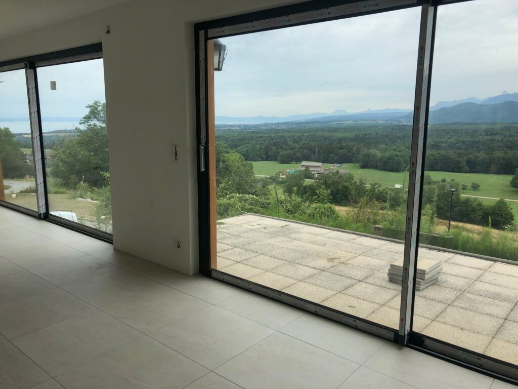 Chantier de rénovation de fenêtres à Douvaine