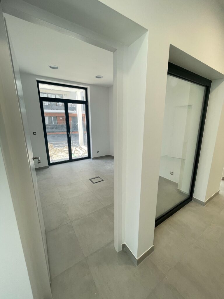 Salon rénové dans un appartement à Bons-en-Chablais