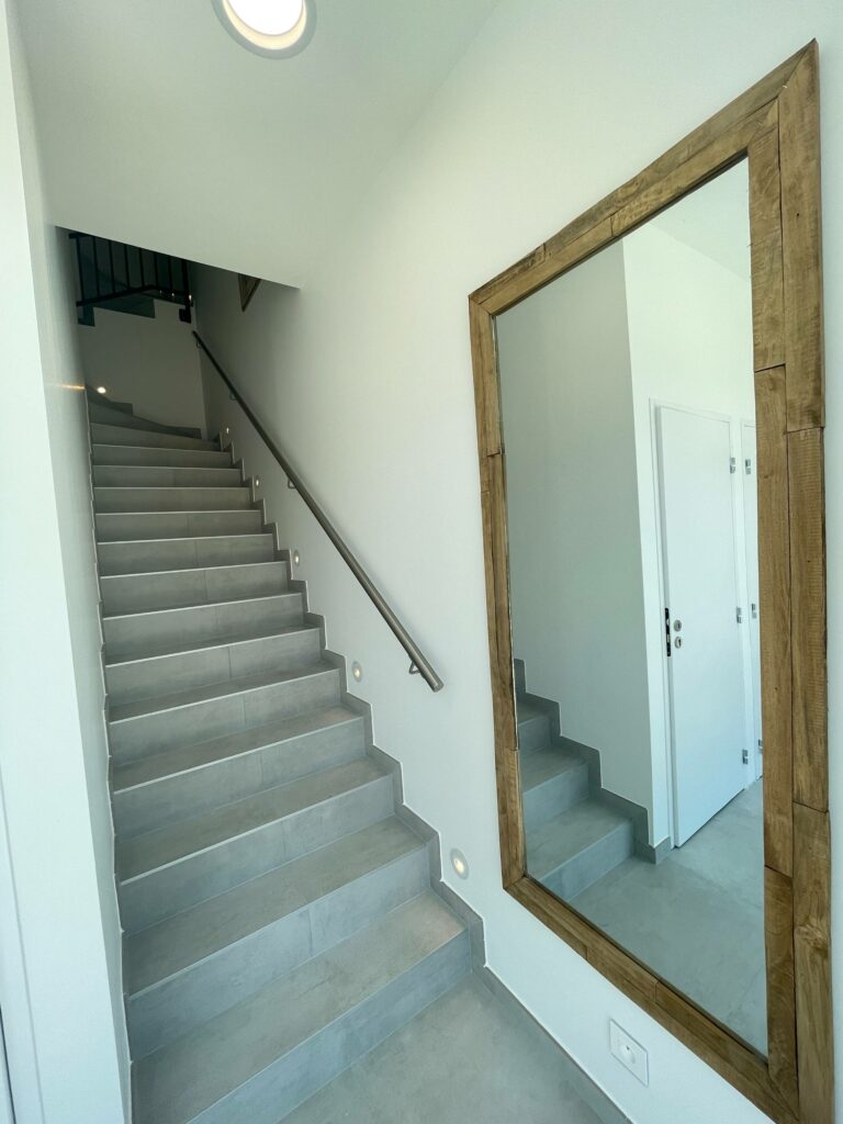 Escalier rénové à Bons-en-Chablais