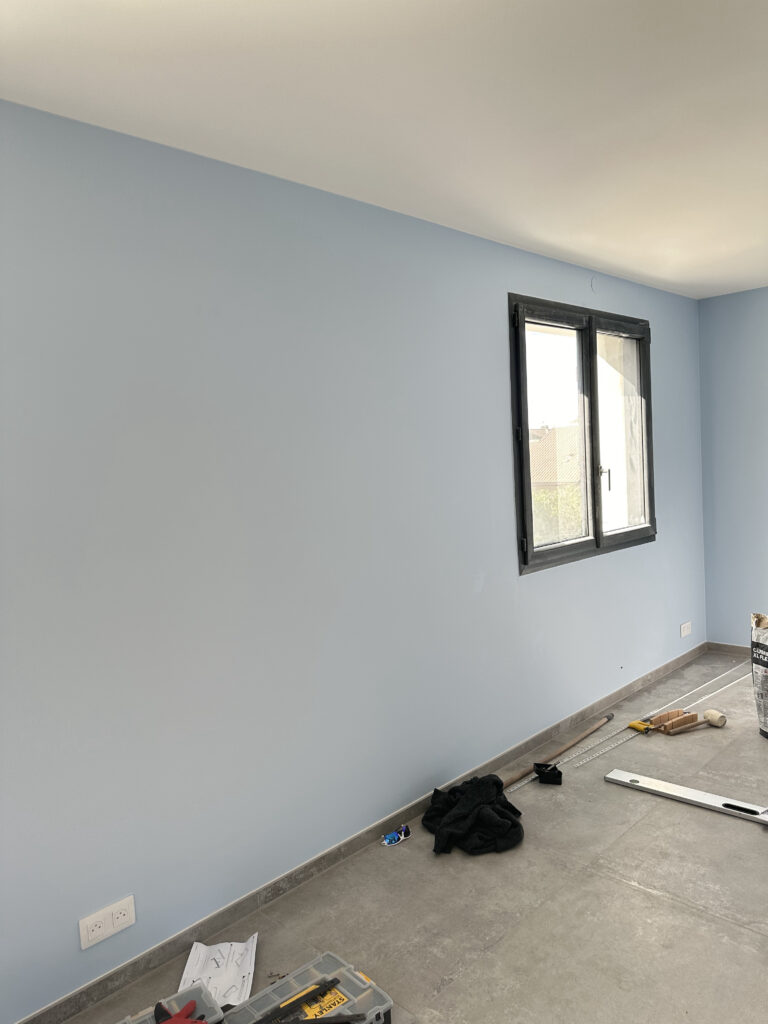 Peinture bleu ciel dans le salon à Thonon-les-Bains