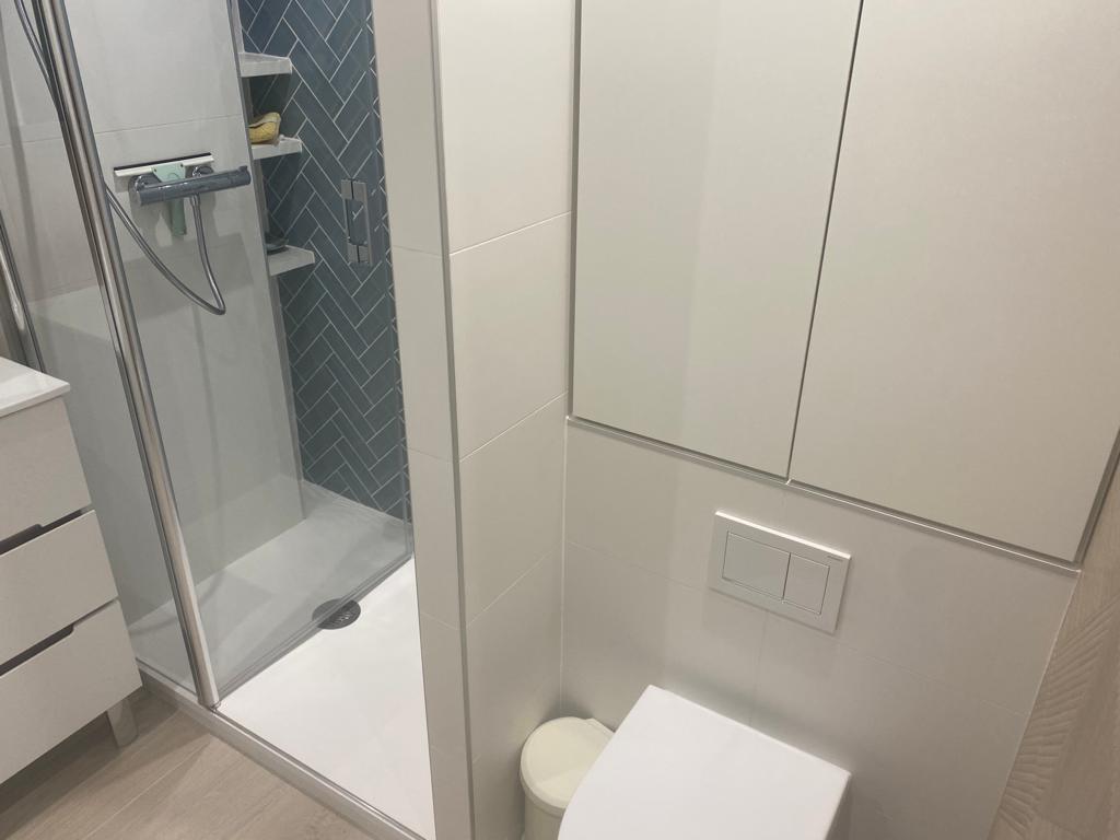 Détail de la salle de bains après la rénovation à Annemasse