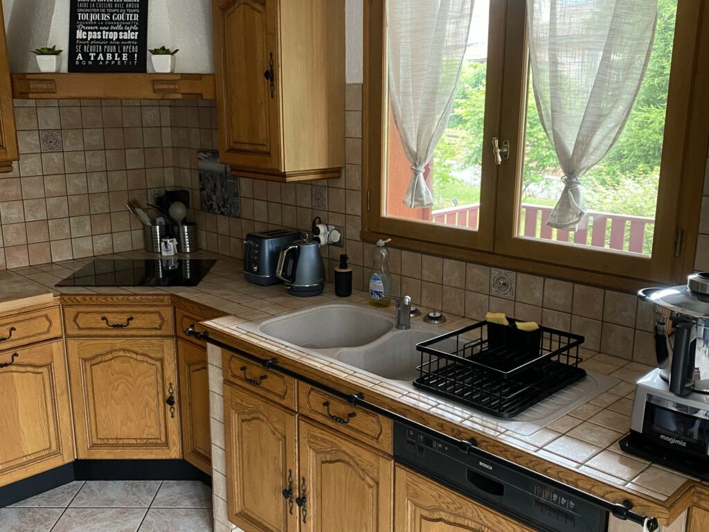 Détails de la cuisine à Lully après rénovation