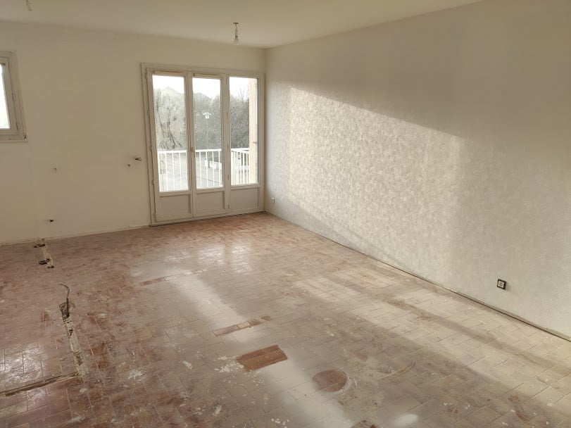 Carrelage grand format installé à Bons-en-Chablais
