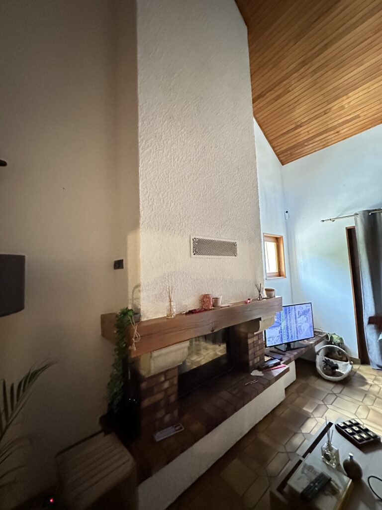 cheminée avant la rénovation à Ballaison