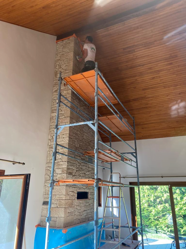 cheminée pendant la rénovation à Ballaison