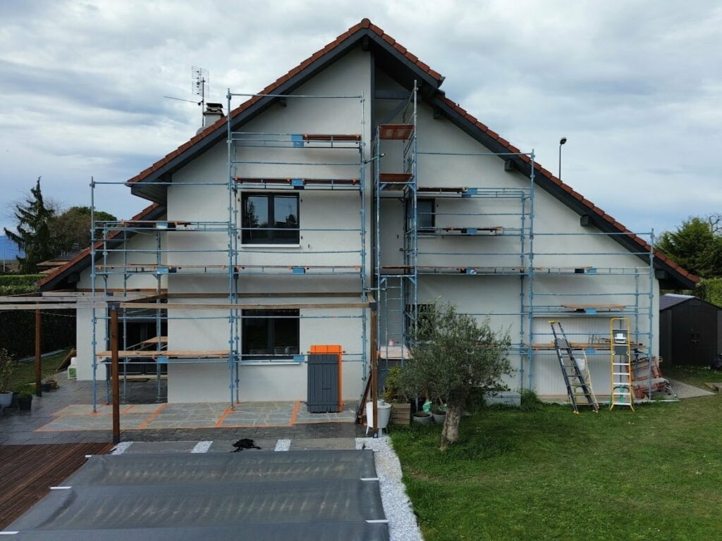 Vue aérienne de la rénovation de façade à Douvaine
