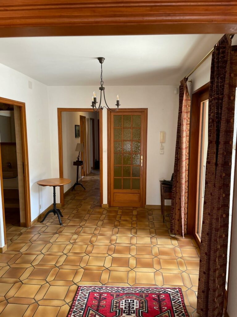 entrée avant la rénovation à Ballaison