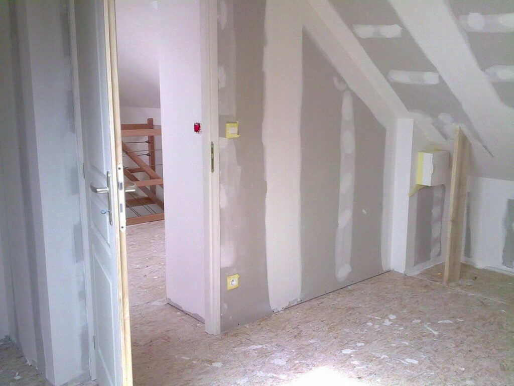 Mur intérieur contemporain à Bons-en-Chablais