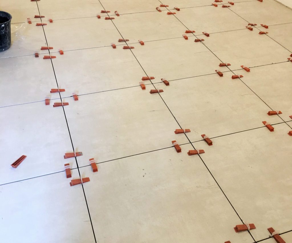 Pose de carrelage grand format à Bons-en-Chablais, version agrandie