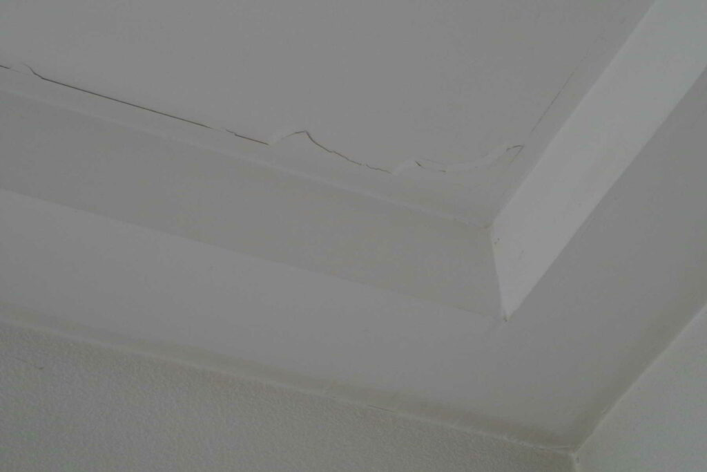 Peinture du plafond dans un appartement à Bons-en-Chablais