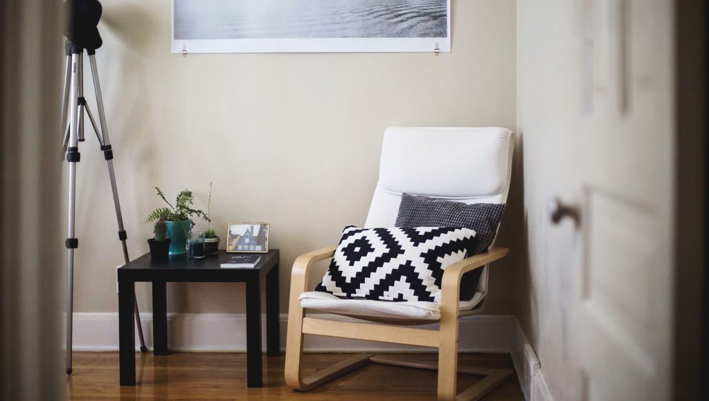Détails scandinaves dans une chambre à Bons-en-Chablais