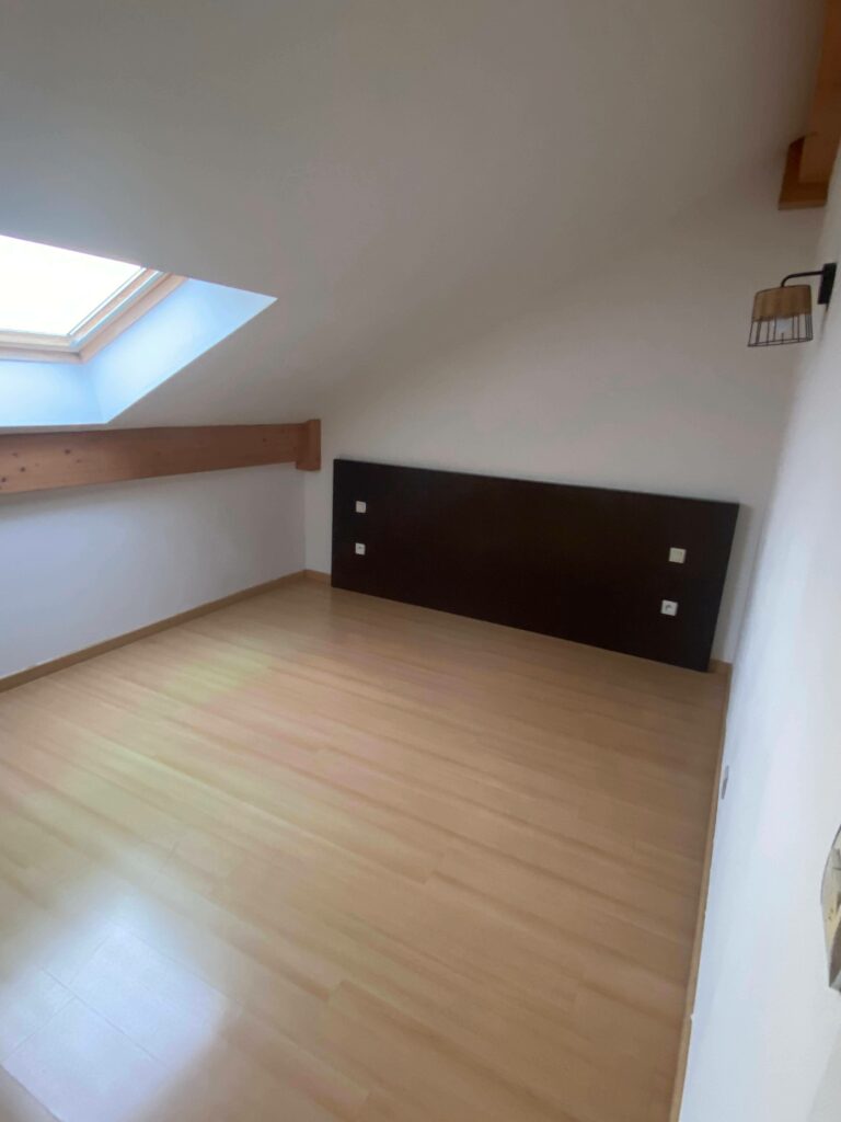 Ancienne chambre avant rénovation à Douvaine