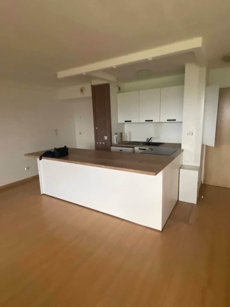 Ancienne cuisine avant rénovation à Douvaine